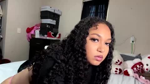 Snapshot of wetcreamerr chatting on 12.31.24 SheSquirts online show from 12.31.24