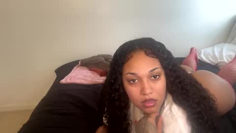 Snapshot of wetcreamerr chatting on 10.06.25 SheSquirts online show from 10.06.25