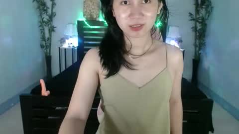 Snapshot of wetcumnaughty69_rihanna chatting on 09.28.25 Rihanna online show from 09.28.25