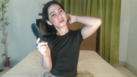 Snapshot of wetcumnaughty69_rihanna chatting on 10.19.25 Rihanna online show from 10.19.25