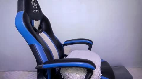 Beatrice Moan from LovenseWet from Tip MenuOpen for Private online show from 10.31.25