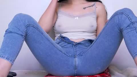 Beatrice Moan from LovenseWet from Tip MenuOpen for Private online show from 12.17.25