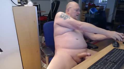 Snapshot of wetwo chatting on 10.06.25 WeTwo online show from 10.06.25