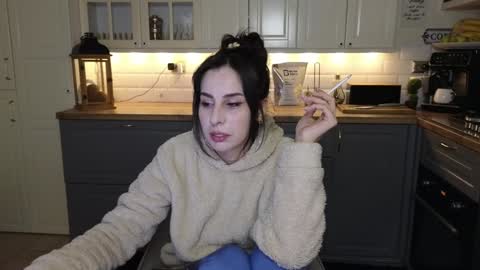 Snapshot of whats_her_name chatting on 01.11.25 Victoria Maria online show from 01.11.25