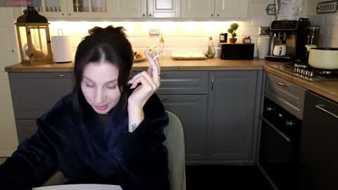 Snapshot of whats_her_name chatting on 01.17.25 Victoria Maria online show from 01.17.25