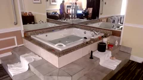 wheresmyqueenat online show from 12.17.24