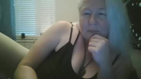 Snapshot of whipsnap19 chatting on 10.18.25 whipsnap19 online show from 10.18.25