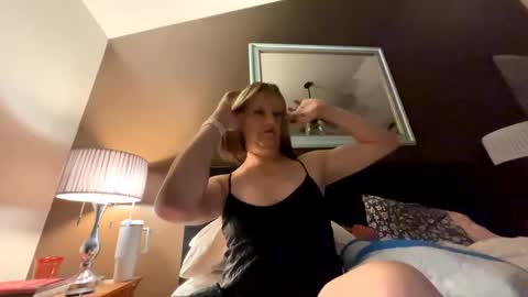 Snapshot of whisperlace chatting on 10.04.25 Whisper online show from 10.04.25