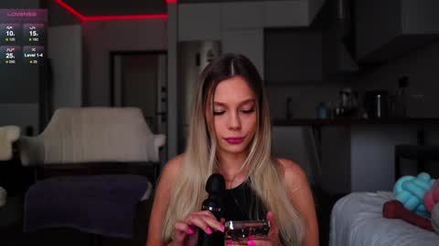 Snapshot of whitebanny chatting on 01.25.25 Kate  online show from 01.25.25