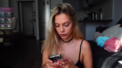 Snapshot of whitebanny chatting on 02.10.25 Kate  online show from 02.10.25