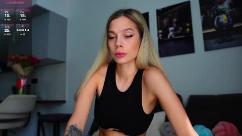 Snapshot of whitebanny chatting on 03.10.25 Kate  online show from 03.10.25