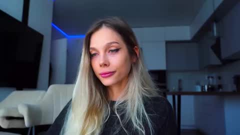 Snapshot of whitebanny chatting on 09.13.25 Kate  online show from 09.13.25