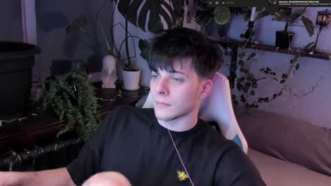Snapshot of whiteegrimm chatting on 12.02.24 Gus online show from 12.02.24