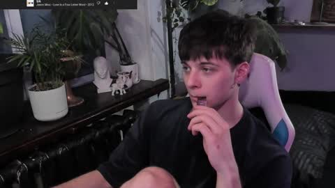 Snapshot of whiteegrimm chatting on 03.05.25 Gus online show from 03.05.25