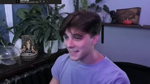 Snapshot of whiteegrimm chatting on 10.10.25 Gus online show from 10.10.25