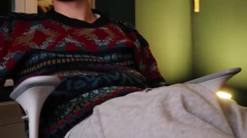 Snapshot of whiteeuropaboy chatting on 12.13.25 whiteeuropaboy online show from 12.13.25