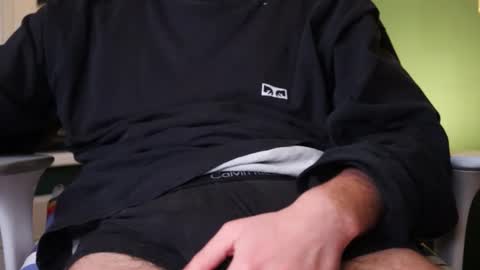 Snapshot of whiteeuropaboy chatting on 12.14.25 whiteeuropaboy online show from 12.14.25