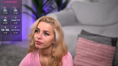 Snapshot of whitneyandrews chatting on 10.15.25 whitneyandrews online show from 10.15.25