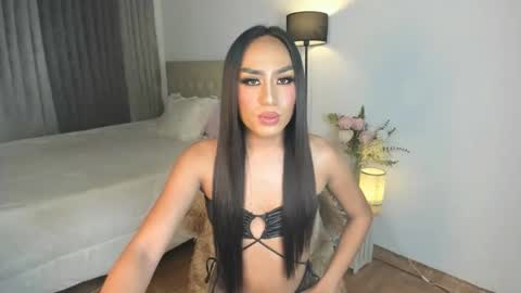 Snapshot of whitneytop69 chatting on 10.23.25 Arra Brown online show from 10.23.25