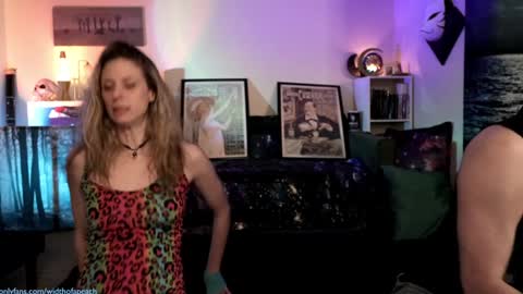 Snapshot of widthofapeach chatting on 01.08.25 Gretchen Jimmy online show from 01.08.25