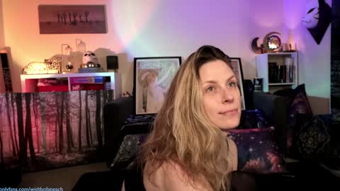 Snapshot of widthofapeach chatting on 02.04.25 Gretchen Jimmy online show from 02.04.25