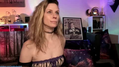 Snapshot of widthofapeach chatting on 02.05.25 Gretchen Jimmy online show from 02.05.25