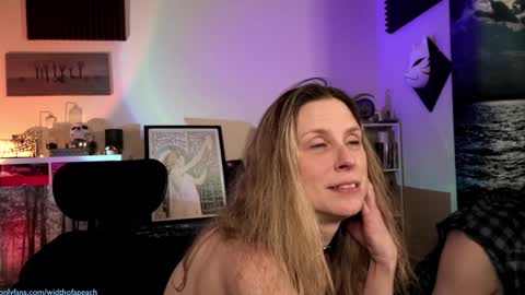 Snapshot of widthofapeach chatting on 02.06.25 Gretchen Jimmy online show from 02.06.25
