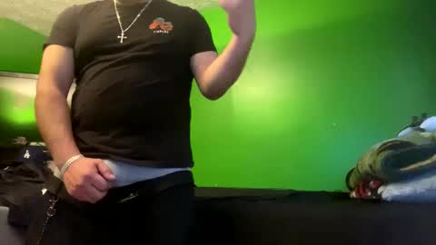 Snapshot of wifeleftm chatting on 02.09.25 simbastud online show from 02.09.25