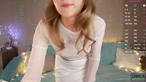 Snapshot of wild_berrrie chatting on 02.11.25 Alice online show from 02.11.25