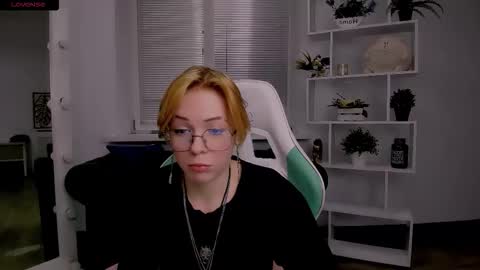 Snapshot of wild_berry_soul chatting on 10.25.25 wild_berry_soul online show from 10.25.25