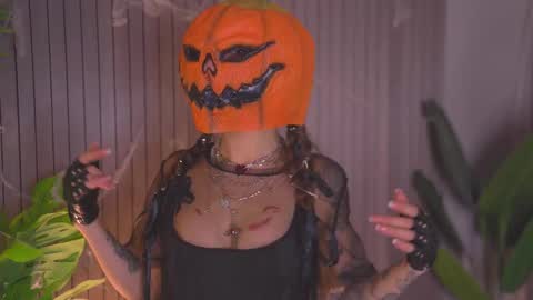 Snapshot of wild_hearttt chatting on 10.31.25 Audrey online show from 10.31.25