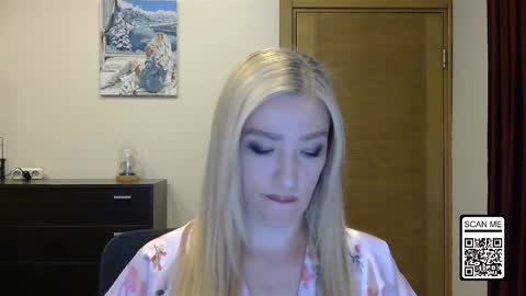 Snapshot of wild_silk_desire chatting on 10.19.25 Alina online show from 10.19.25