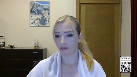 Snapshot of wild_silk_desire chatting on 10.23.25 Alina online show from 10.23.25