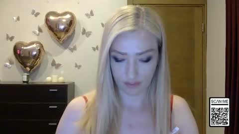 Snapshot of wild_silk_desire chatting on 06.12.26 Alina online show from 06.12.26