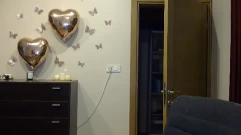 Snapshot of wild_silk_desire chatting on 06.23.26 Alina online show from 06.23.26