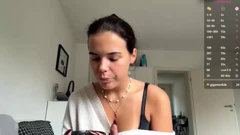 Snapshot of wildahankin chatting on 10.12.25 Mia online show from 10.12.25