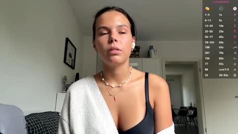 Snapshot of wildahankin chatting on 10.16.25 Mia online show from 10.16.25