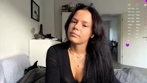 Snapshot of wildahankin chatting on 11.02.25 Mia online show from 11.02.25