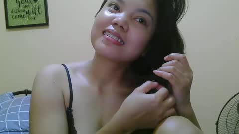 Snapshot of wildcamille chatting on 02.05.25 camille online show from 02.05.25
