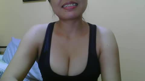 Snapshot of wildcamille chatting on 02.15.25 camille online show from 02.15.25
