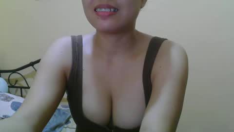 Snapshot of wildcamille chatting on 02.26.25 camille online show from 02.26.25