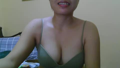 Snapshot of wildcamille chatting on 03.02.25 camille online show from 03.02.25