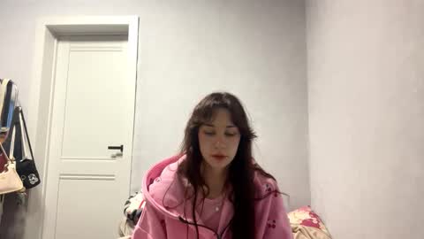 Snapshot of wildpeachh chatting on 10.17.25 wildpeachh online show from 10.17.25