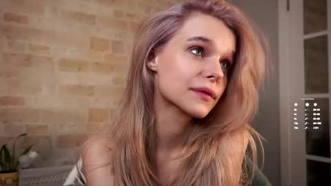 Snapshot of willalwaysloveyouuuuu chatting on 03.10.25 Eva online show from 03.10.25