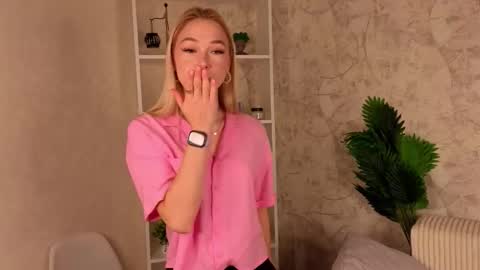 Lina online show from 09.21.25