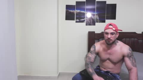 Snapshot of willhottwil1 chatting on 03.08.25 BISEXUAL guys playing a little FOLLOW online show from 03.08.25