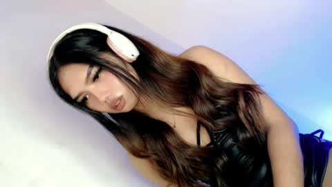 LE XI online show from 12.01.25