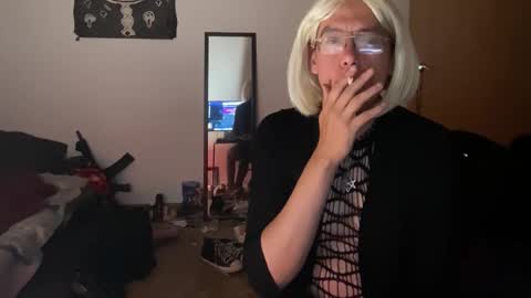 Snapshot of willlohne5 chatting on 11.06.25 Ville Lohner online show from 11.06.25