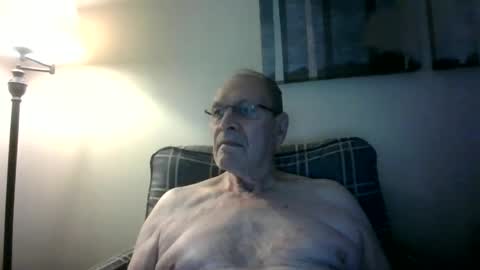 Snapshot of willnedoher chatting on 09.10.25 Willhedoher online show from 09.10.25