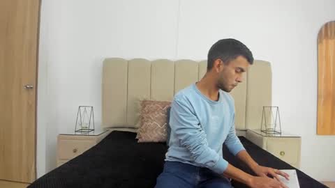 Snapshot of willsainz chatting on 12.19.25 WillSainz online show from 12.19.25